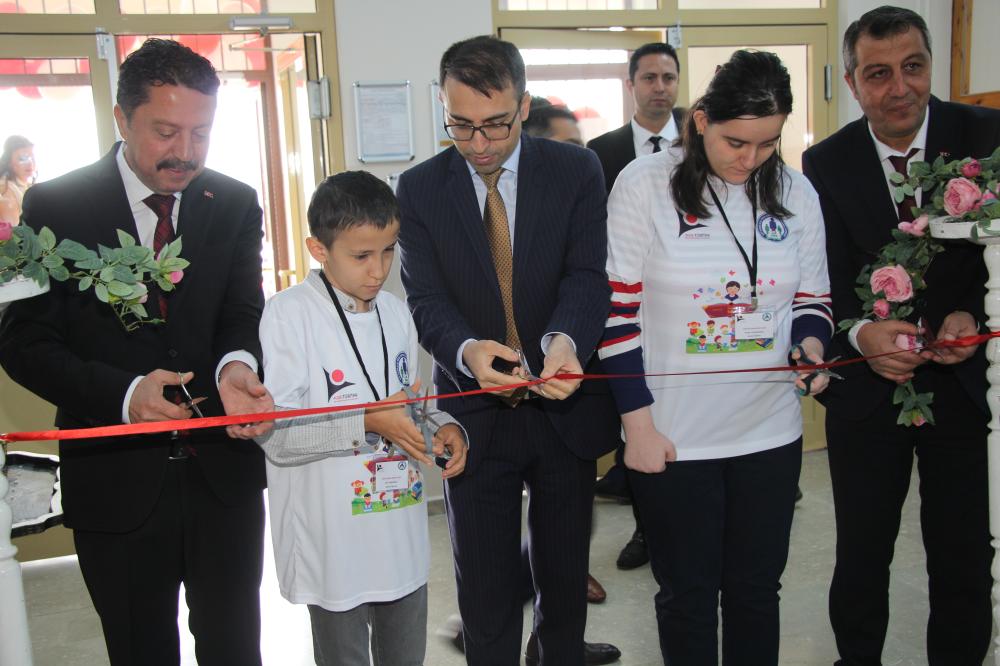 Beypazarı İlçesinde Okullarda TUBİTAK 4006 Bilim fuarı açıldı