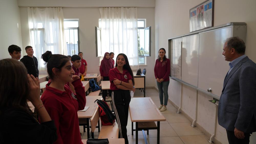 Başkan Kılınç Karacaoğlan Ortaokulunu Ziyaret Etti