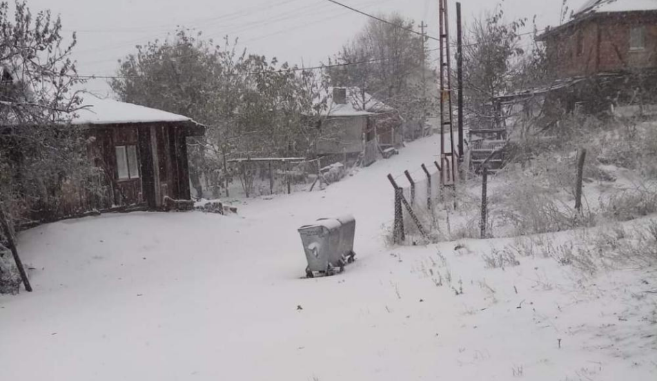 Nallıhan'da Yılın İlk Kar Yağışı Başladı
