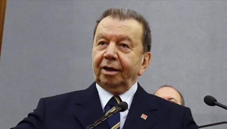 Eski Devlet Bakanı Yılmaz Karakoyunlu Hayatını Kaybetti