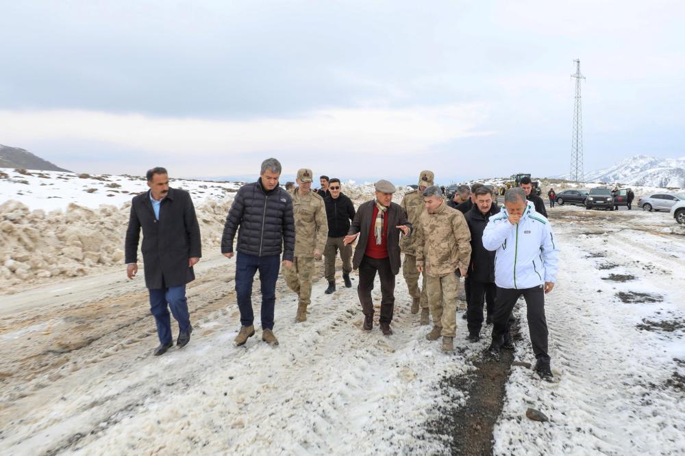 BİNGÖL VALİSİ USTA, HESAREK KAYAK MERKEZİ'NDEKİ OTOPARK ÇALIŞMALARINI İNCELEDİ