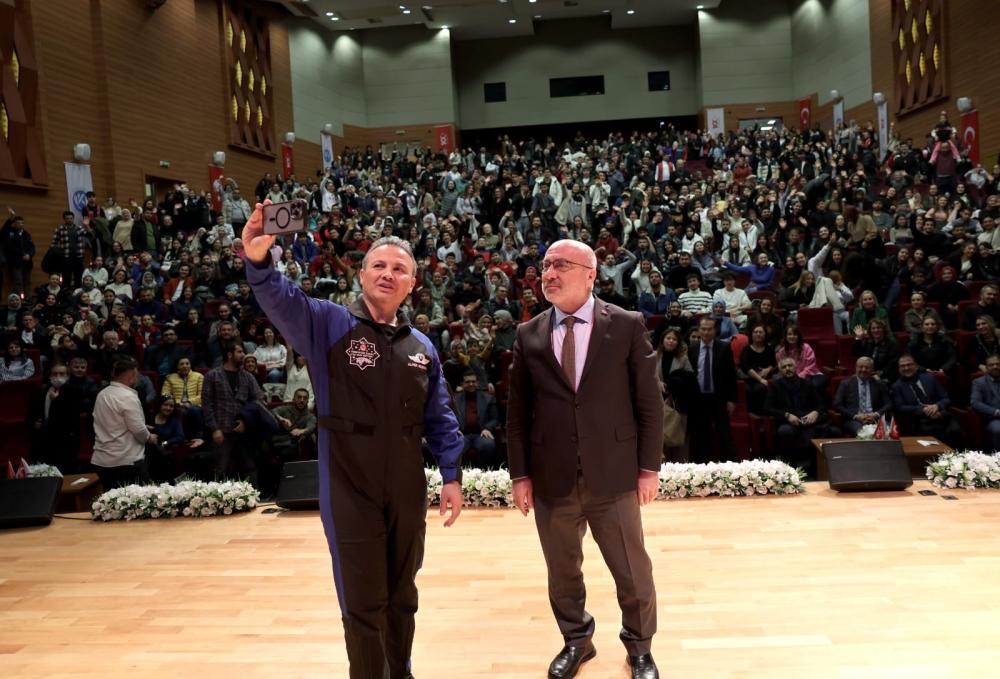 Türkiye’nin İlk Astronotu Gezeravcı, KAYÜ'de Öğrencilerle Buluştu