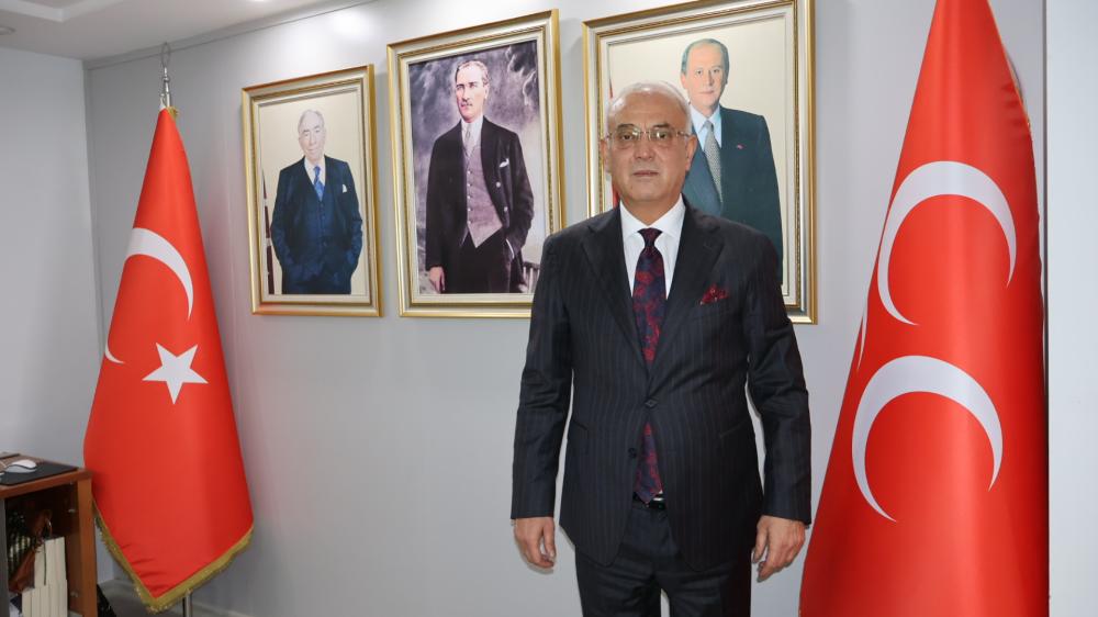 Yusuf KANLI Türkeş vatan demektir, bayrak demektir