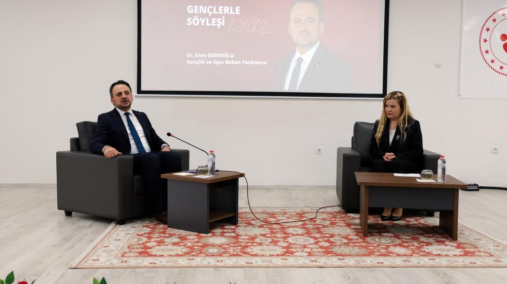 Gençlik ve Spor Bakan Yardımcısı Eminoğlu, Bingöl'deki Gençlik Merkezi'nde Gençlerle Buluştu