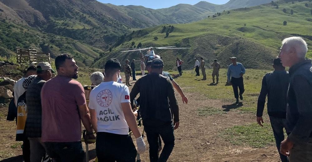 Arı sokması sonucu fenalaşan hasta için ambulans helikopter havalandı