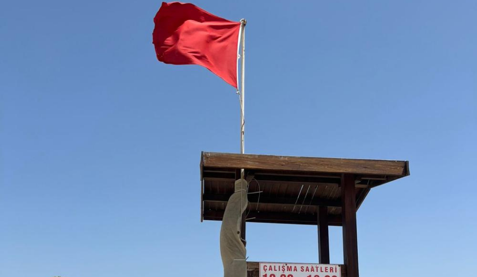Hamzakoy'a Kırmızı Bayrak Asılması Nedeniyle Gelibolu Belediyesinden Açıklama Yapıldı