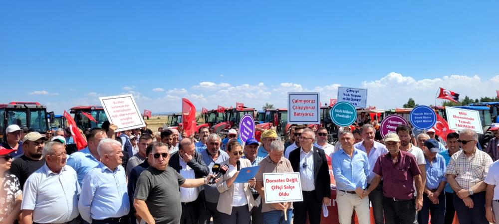 Uşak'ta Çiftçiler Mazot Zamlarına Karşı Traktörlerle Eylem Yaptı