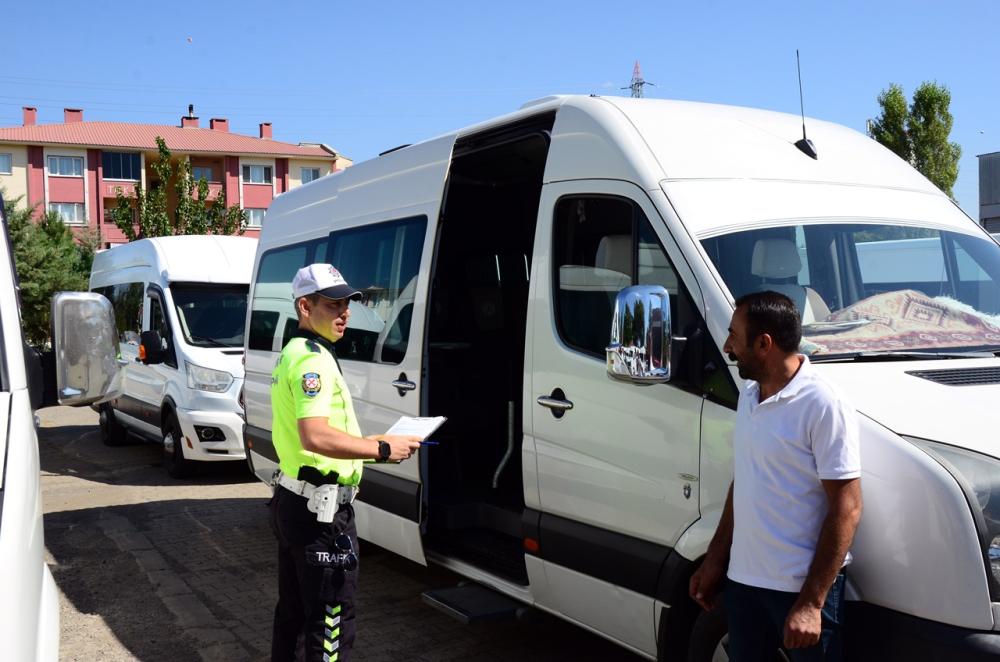 Bingöl’de Servis Şoförlerine Trafik Güvenliği Eğitimi Verildi