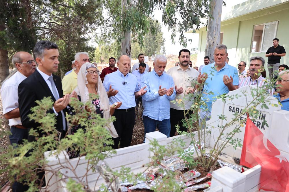 YÜREĞİR'İN KURUCU BAŞKANI SABAHATTİN EŞBERK'E ANMA TÖRENİ