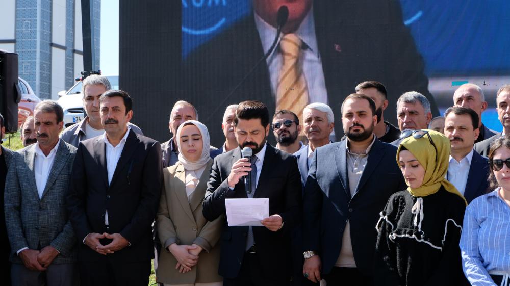 AK PARTİ BİNGÖL’DEN İSRAİL’E SERT TEPKİ: “İNSANLIK SUÇU İŞLENİYOR”