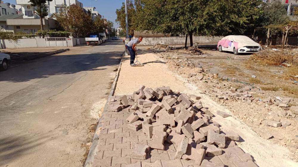 Adıyaman Belediyesi Fen İşleri Ekipleri Tahribatı Gidermek İçin Yoğun Çalışıyor