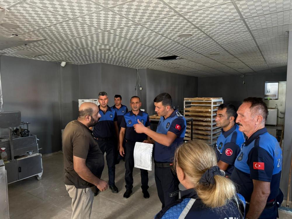 HATAY'DA RUHSATSIZ İMALATHANE KAPATILDI: 371 KG LOKUM İMHA EDİLDİ