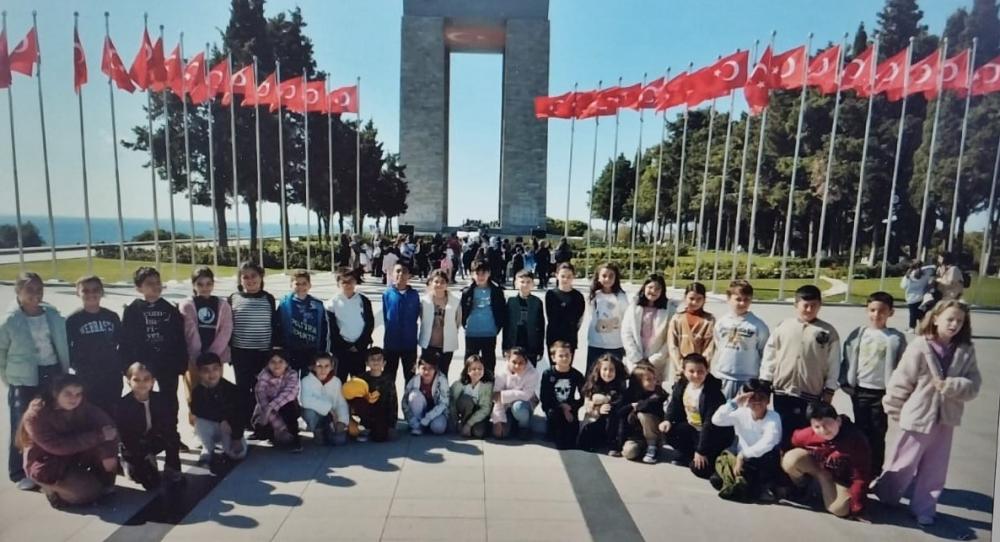 Çanakkale Şehitliklerine Anlamlı Gezi: Gelibolu Öğrencileri Tarihi Yerinde Öğrendi