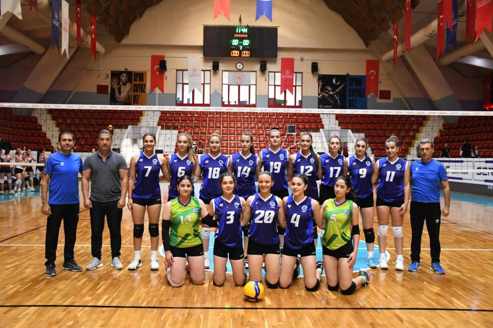 Seyhan Belediyespor Kadın Voleybol Takımı Galibiyet Serisini Üç Maça Çıkardı