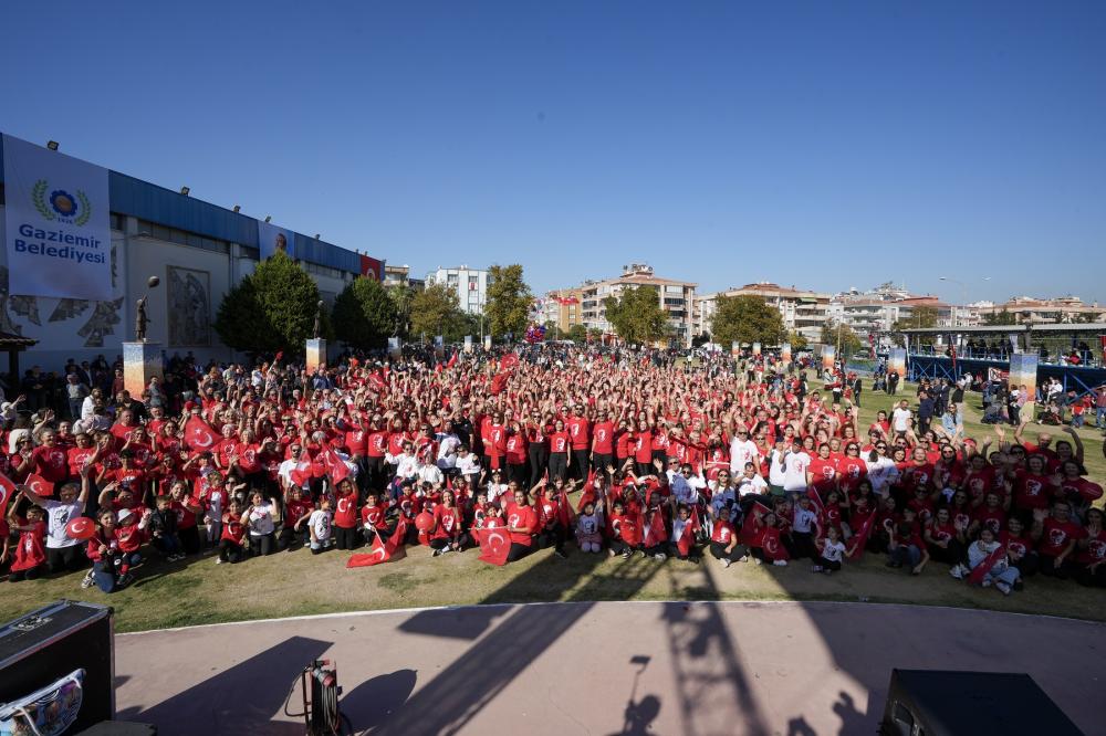 GAZİEMİR’DE CUMHURİYET BAYRAMI HARMANDALI İLE COŞKUYLA KUTLANDI