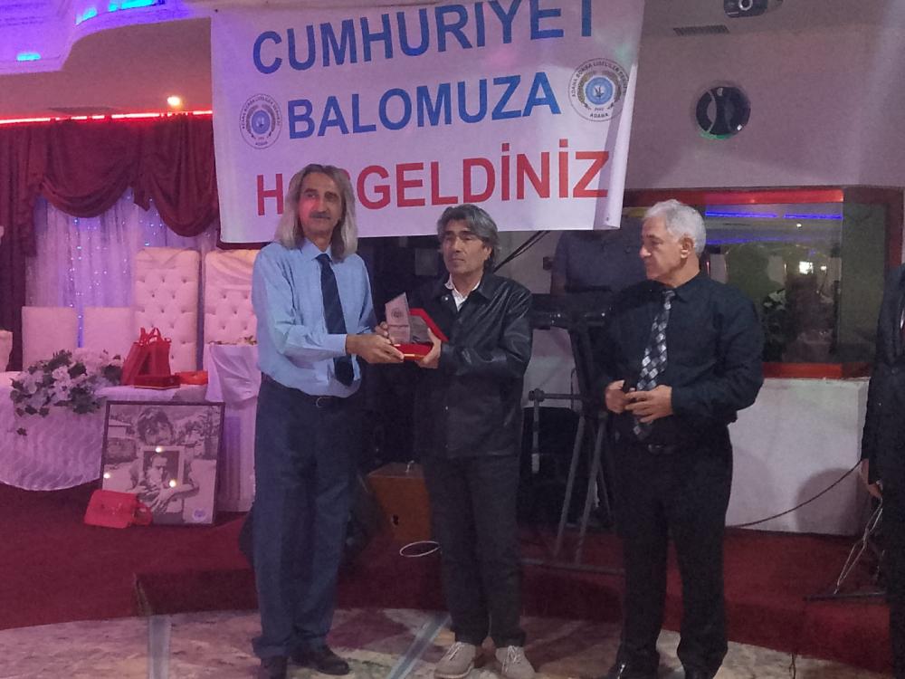 ADANA’DA GELENEKSEL CUMHURİYET BALOSU DUYGUSAL ANLARA SAHNE OLDU