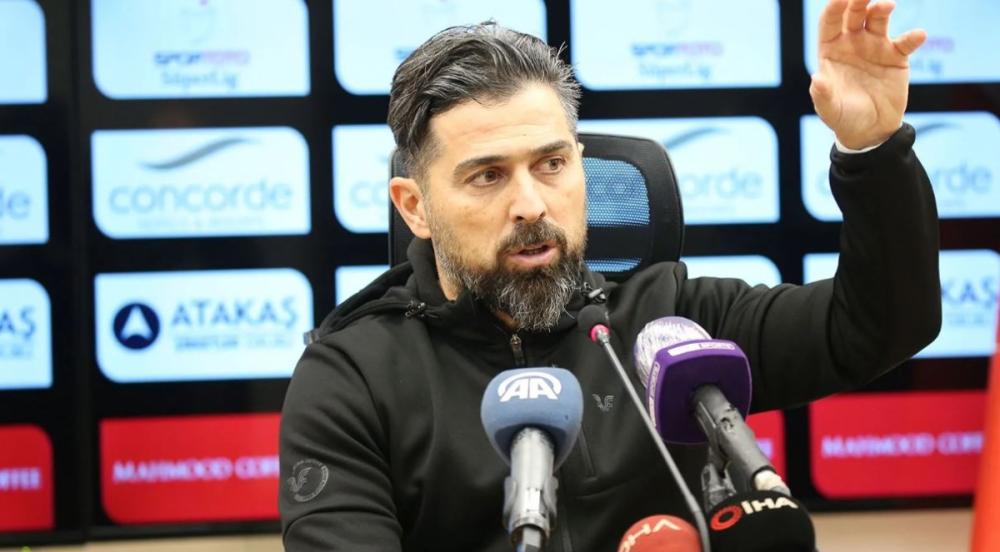 Çaykur Rizespor Teknik Direktörü Palut: “Önemli Bir 3 Puan Aldık”