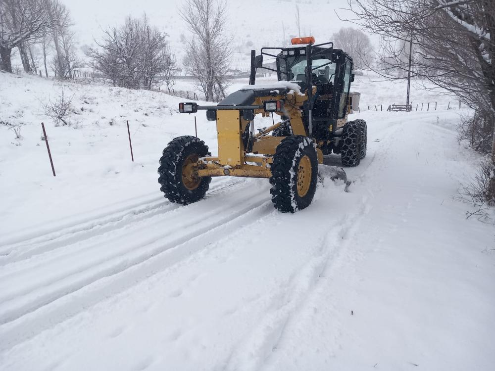 BİNGÖL’DE YOĞUN KAR ENGELİ! 68 KÖY YOLU KAPANDI, ÇALIŞMALAR DEVAM EDİYOR