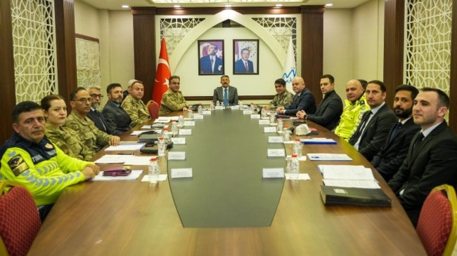 HAKKARİ’DE SUÇ ORANLARINDA BÜYÜK DÜŞÜŞ: ASAYİŞ TOPLANTISI YAPILDI