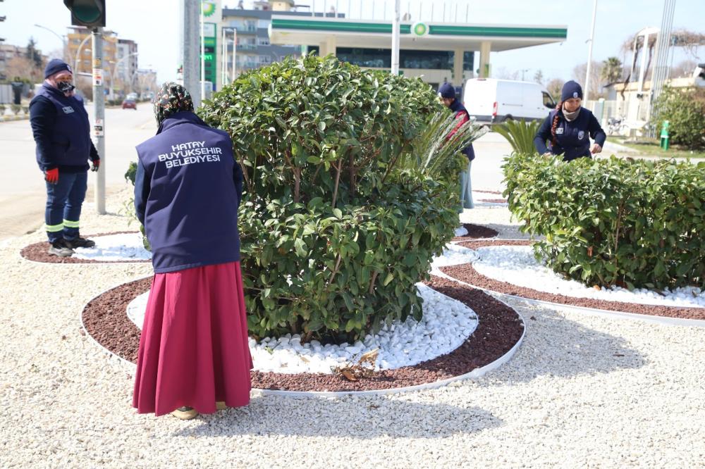 HATAY BÜYÜKŞEHİR BELEDİYESİ’NDEN KADIN EMEĞİYLE YEŞİL DÖNÜŞÜM