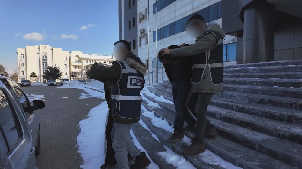 BİNGÖL’DE SEMT PAZARINDA HIRSIZLIK! 5 ŞÜPHELİ YAKALANDI