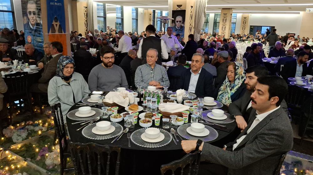 AK PARTİ BEYPAZARI İLÇE BAŞKANLIĞI’NIN İFTAR YEMEĞİ YOĞUN KATILIMLA GERÇEKLEŞTİ