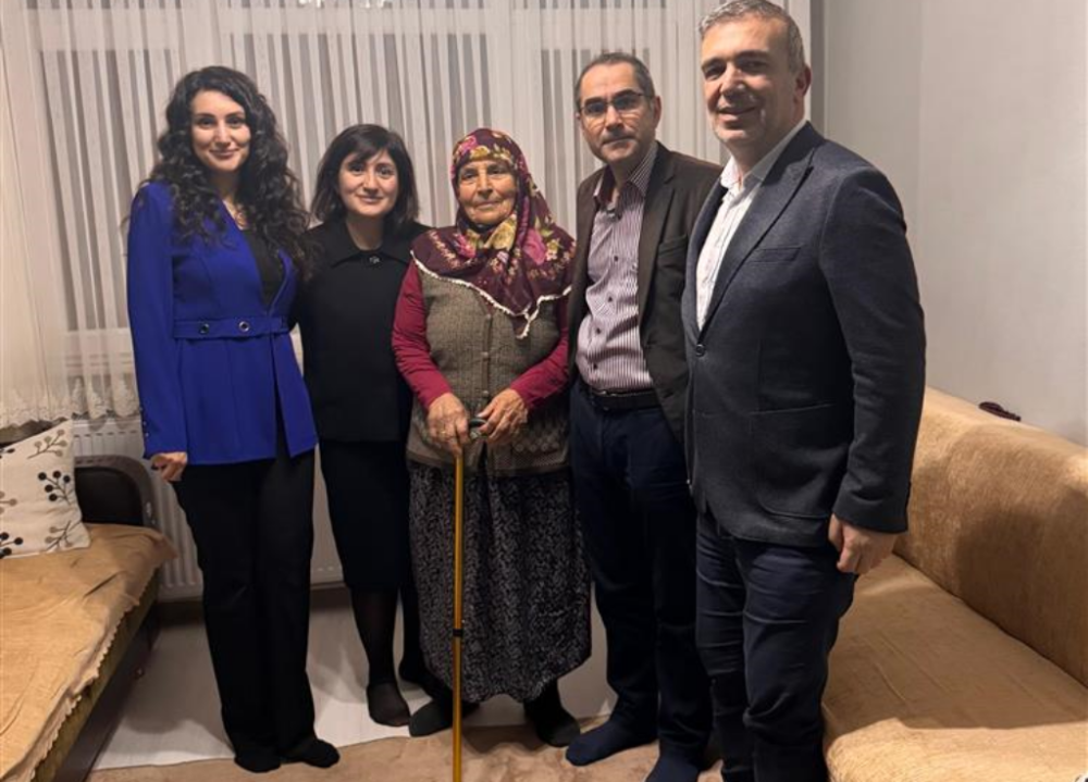 RİZE’DE YAŞLILARA SAYGI HAFTASI ETKİNLİKLERİ: SAĞLIK MÜDÜRÜ YAŞLILARI ZİYARET ETTİ