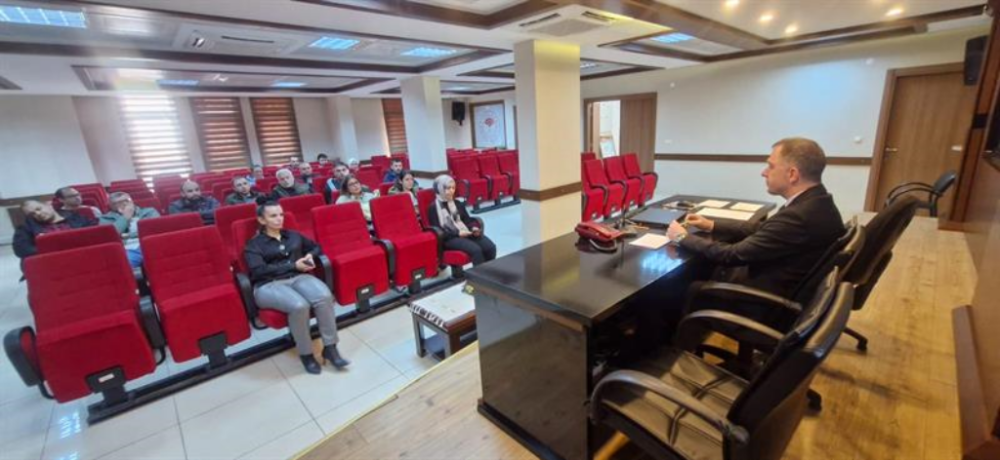 RİZE’DE KAHVERENGİ KOKARCA İLE MÜCADELE İÇİN FEROMON TUZAĞI VE İLAÇ DAĞITIMI YAPILDI