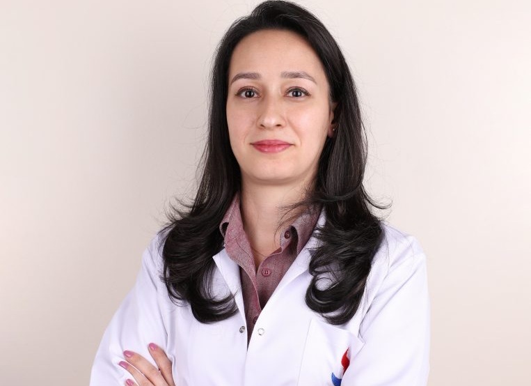 BAYRAMDA AŞIRI YEMEĞE DİKKAT! UZMANDAN SAĞLIKLI BESLENME İPUÇLARI