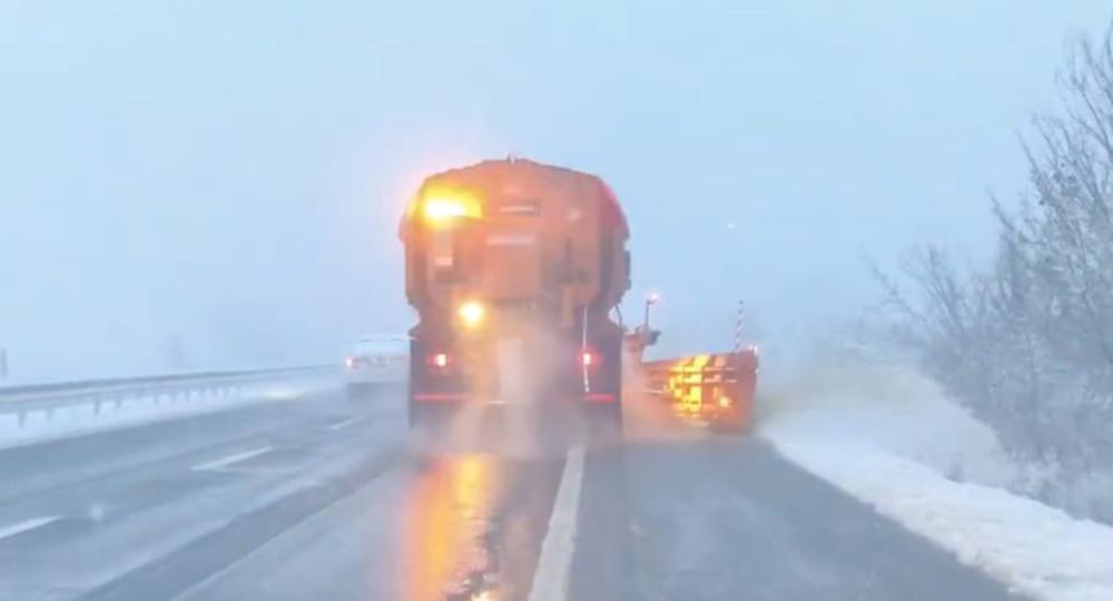 TRAKYA’DA KAR YAĞIŞI BAŞLADI: GELİBOLU'DA EKİPLER GECE BOYUNCA SAHADAYDI