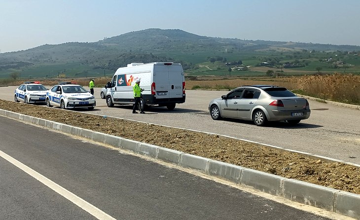 GELİBOLU’DA BİR GÜNDE 200 ARAÇ DENETLENDİ