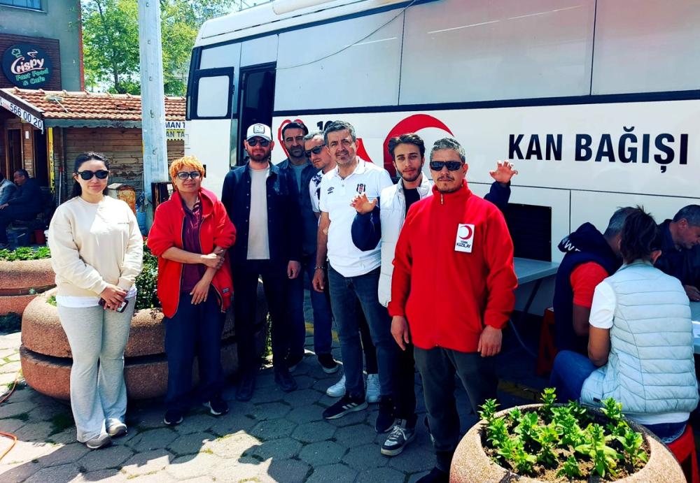 GELİBOLU BEŞİKTAŞLILAR VE KIZILAY'DAN ÖRNEK İŞBİRLİĞİ: KAN BAĞIŞI KAMPANYASINA YOĞUN DESTEK