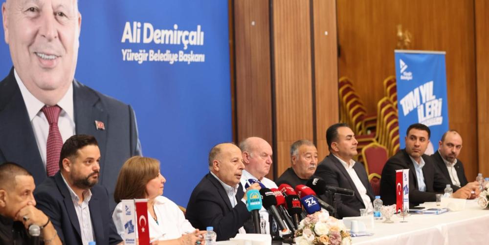 BAŞKAN DEMİRÇALI'DAN YÜREĞİR'E BİR YILDA DEVRİM GİBİ HİZMETLER