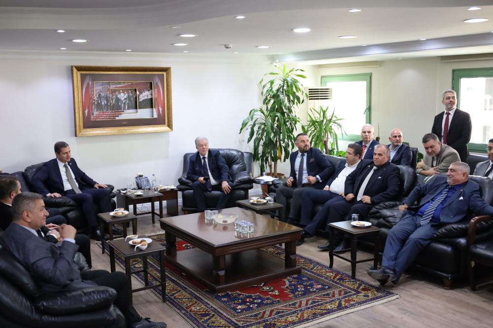 İZMİR ESNAFINDAN DENİZ YÜCEL’E KENT LOKANTASI VE HALK EKMEK TEPKİSİ: “BELEDİYE ESNAFLA YARIŞIYOR”