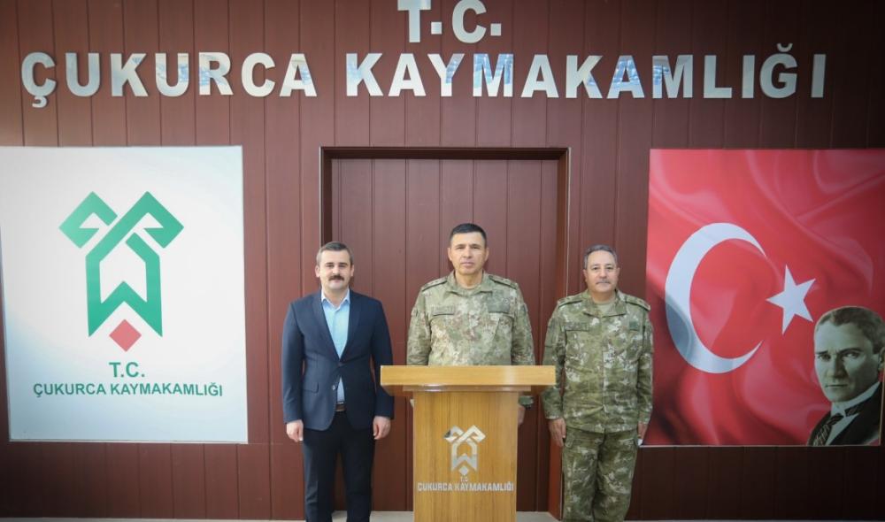 TÜMGENERAL FERAT VURAL VE TUĞGENERAL MUSTAFA BÜYÜKKÖROĞLU’NDAN KAYMAKAM KUMCU’YA ZİYARET