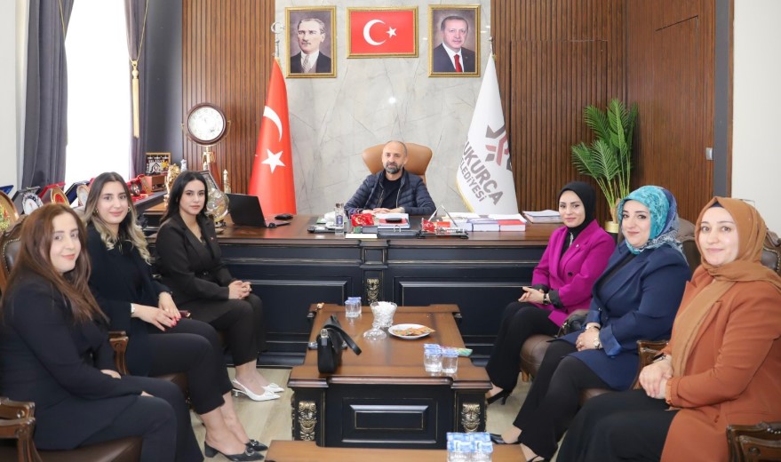 AK PARTİ KADIN KOLLARINDAN ÇUKURCA PROTOKOLÜNE ZİYARET