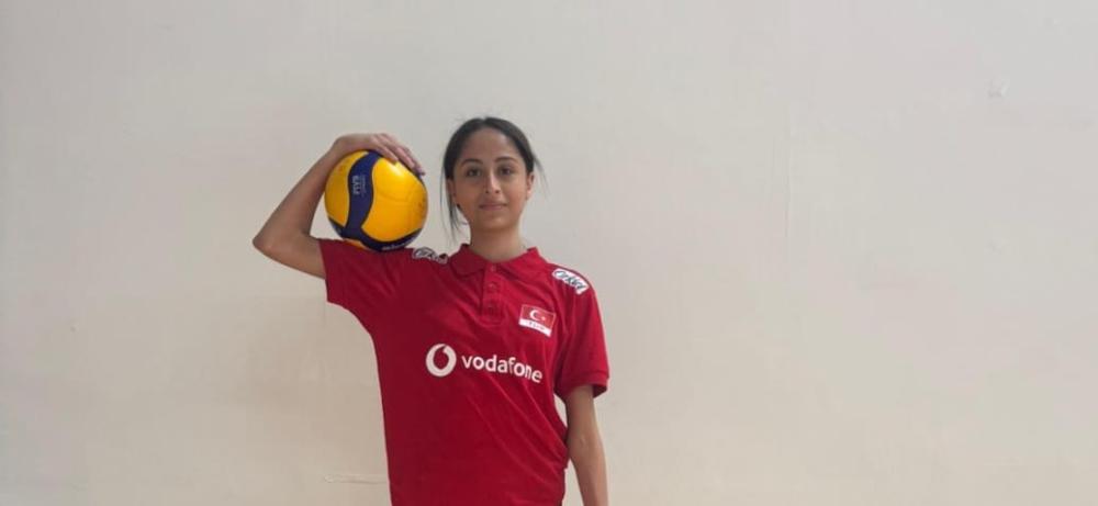 VOLEMSPOR'DAN İREM KÜRKLÜ, U17 VOLEYBOL MİLLİ TAKIM ADAY KADROSU'NDA