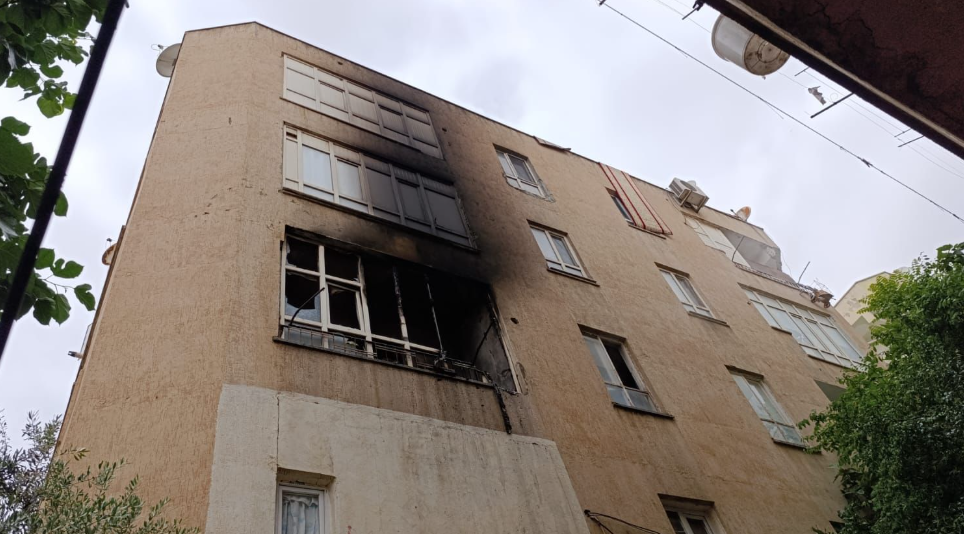 ŞANLIURFA HALİLİYE'DE KONUT YANGINI İTFAİYE EKİPLERİNCE KONTROL ALTINA ALINDI