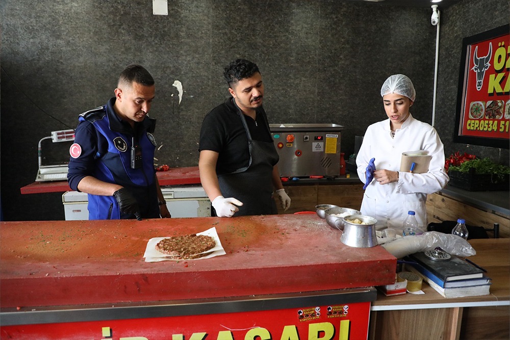HBB ZABITA'DAN KASAPLARA SIKI DENETİM: HALK SAĞLIĞI ÖNCELİĞİMİZ
