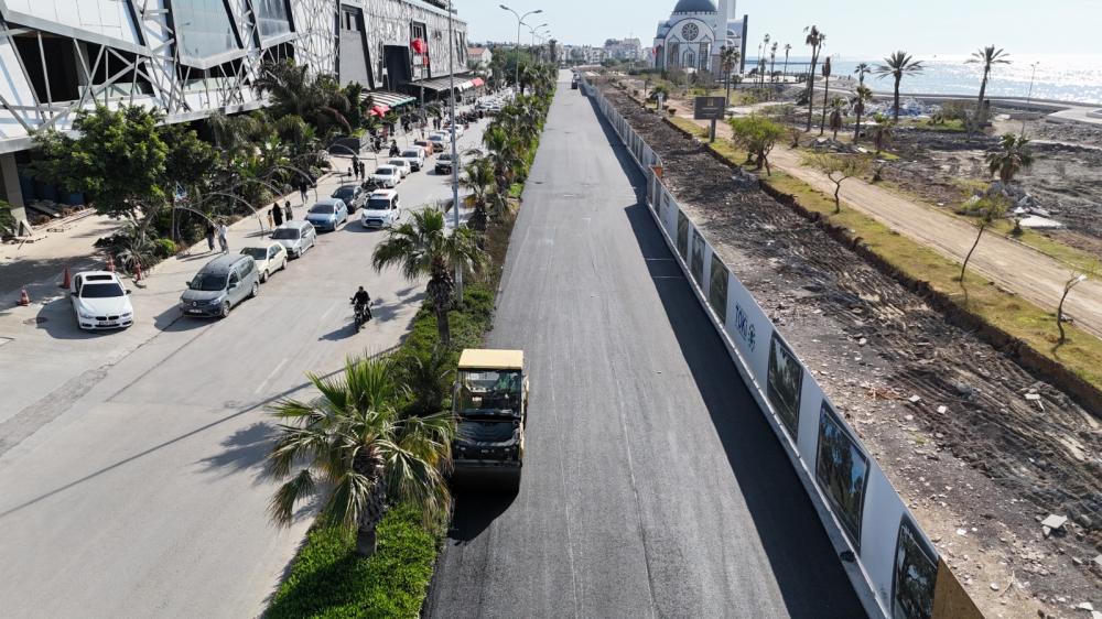 HBB, İSKENDERUN SAHİL YOLUNU ASFALTLAMAYA BAŞLADI