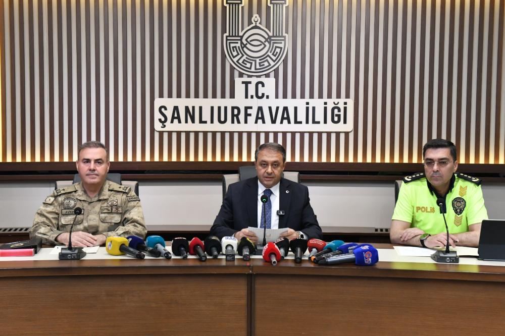 ŞANLIURFA VALİSİ ŞILDAK'TAN ASAYİŞ VE GÜVENLİK BİLGİLENDİRME TOPLANTISI: SUÇ ORANLARINDA ÖNEMLİ DÜŞÜŞ
