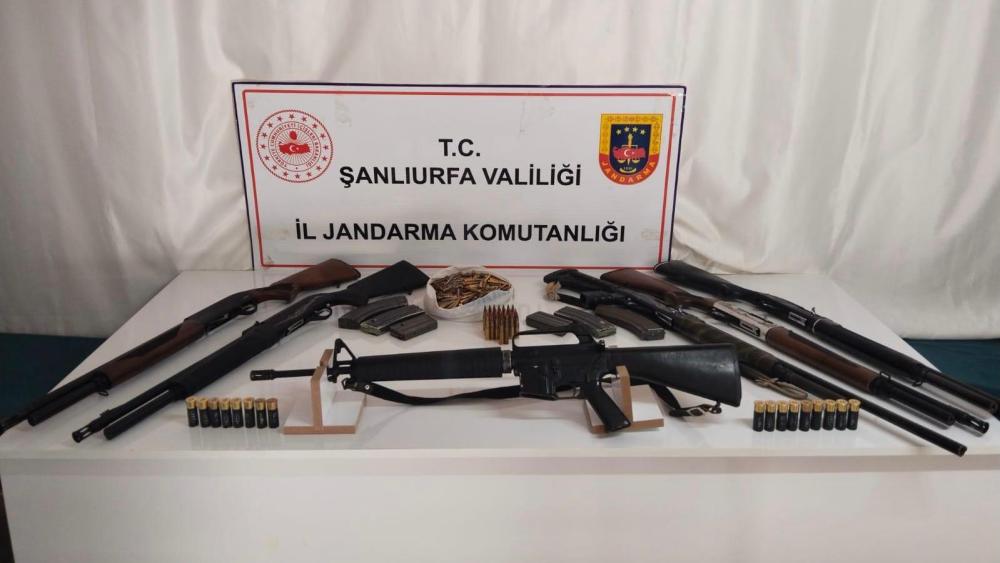 ŞANLIURFA'DA SİLAH KAÇAKÇILIĞINA ŞOK BASKIN! YÜZLERCE MÜHİMMAT ELE GEÇİRİLDİ