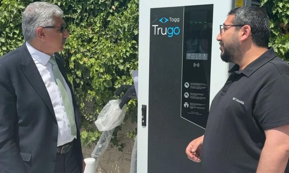 KAHTA BELEDİYESİ İLK AKILLI ŞARJ İSTASYONUNU KURDU