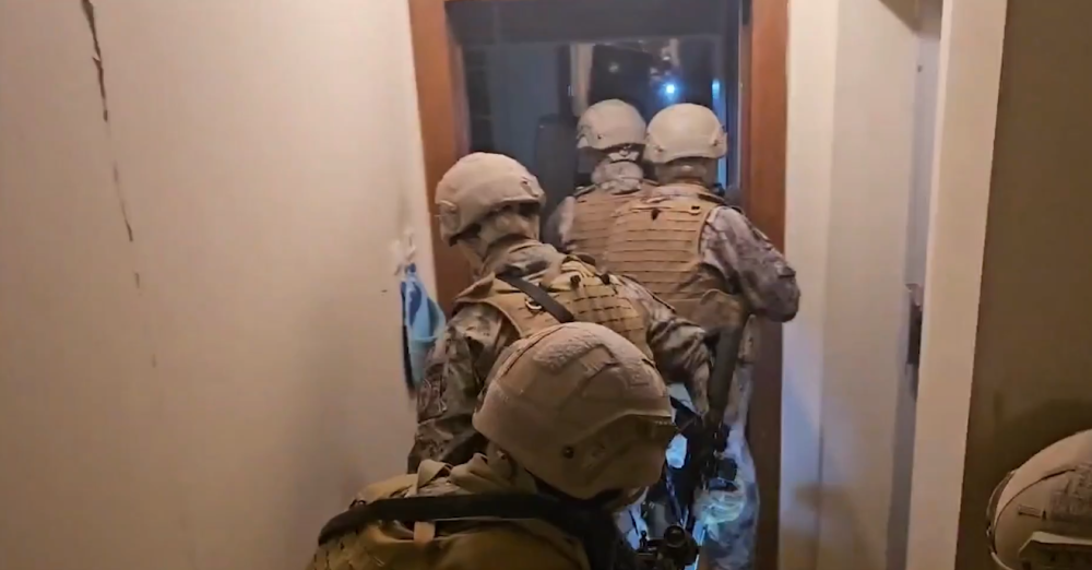 BAKAN YERLİKAYA'DAN ORGANİZE SUÇ ÖRGÜTLERİNE BÜYÜK DARBE: 142 GÖZALTI, 86 TUTUKLAMA