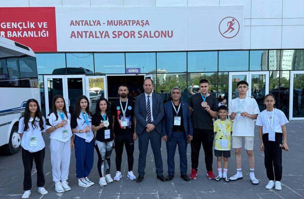 ADIYAMANLI KİCK BOKSÇULARDAN DÜNYA ŞAMPİYONASINDA TARİHİ BAŞARI