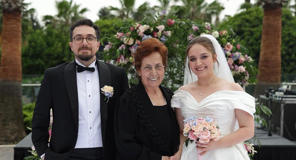 EĞİTİM ÇINARI SÜHEYLA TOKYAY'IN TORUNU ŞİMAL, MUTLULUĞA YELKEN AÇTI