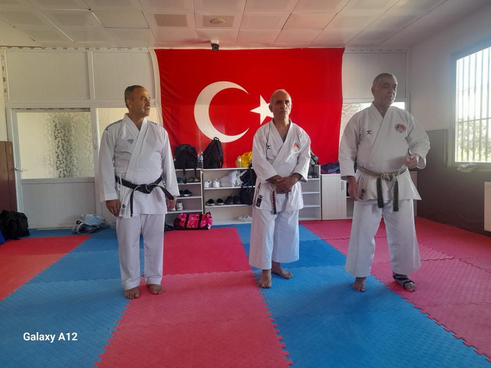 ADANA'DA KARATE GELİŞİM SEMİNERİ: ANTRENÖRLER BİLGİ VE TECRÜBELERİNİ ARTIRDI