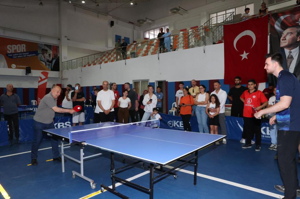 YÜREĞİR'DE 19 MAYIS COŞKUSU SPOR TURNUVASIYLA TAÇLANDI