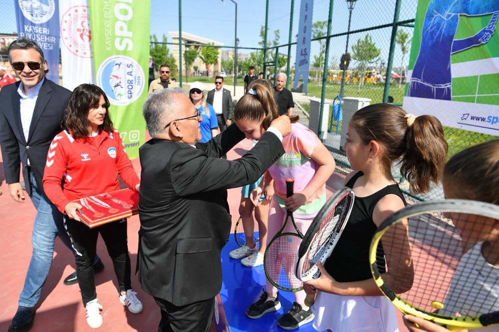 BAŞKAN BÜYÜKKILIÇ GENÇLERLE BİR ARAYA GELDİ: 