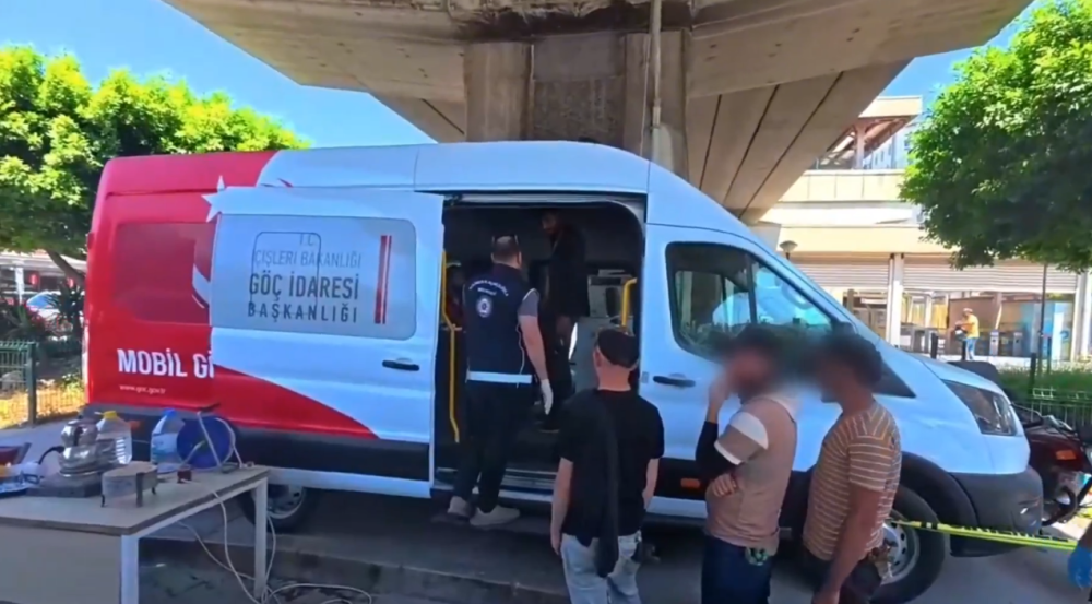 REKOR DENETİM! BİR GÜNDE 432 BİN KİMLİK KONTROLÜ, 49 ORGANİZATÖR GÖZALTINDA